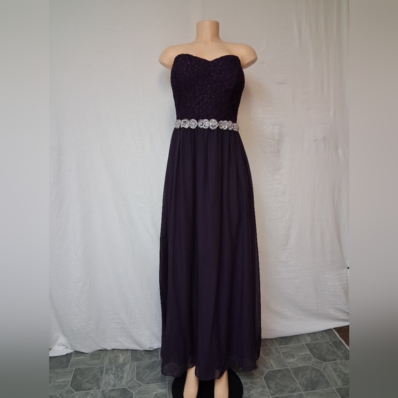Speechless Dark Purple Strapless Dress Perfect for formal events. - Picture 3 of 17